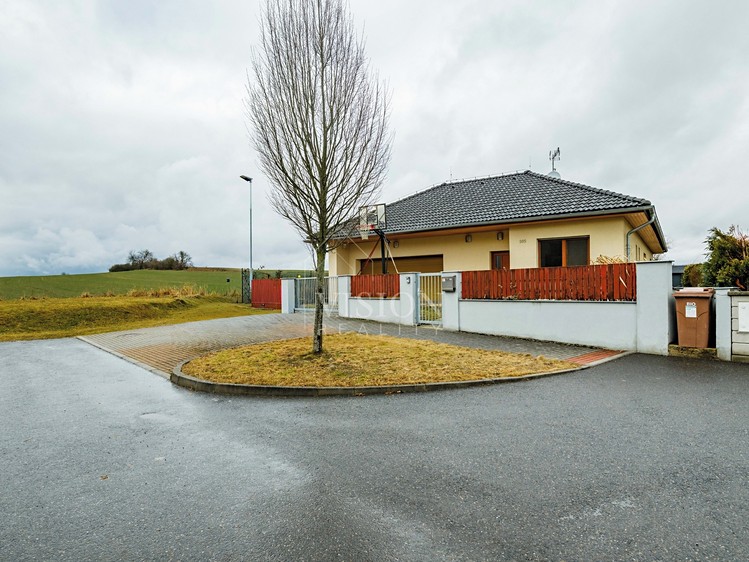 Prodej rodinného domu 140 m², pozemek 721 m² - foto 1
