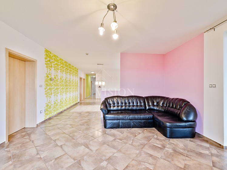 Prodej rodinného domu 140 m², pozemek 721 m² - foto 2