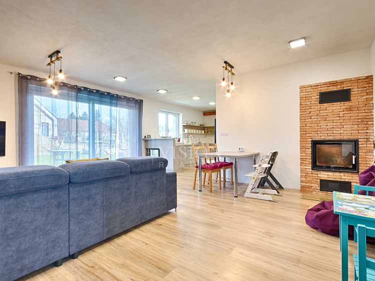 Prodej rodinného domu 120 m², pozemek 901 m² - foto 1