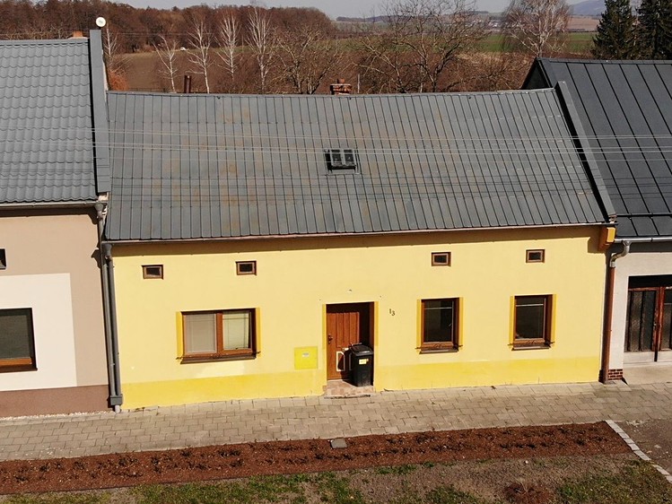 Prodej rodinného domu 90 m², pozemek 734 m² - foto 2