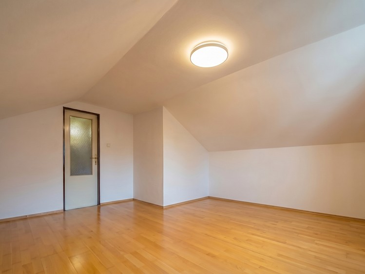 Prodej rodinného domu 170 m², pozemek 347 m² - foto 4