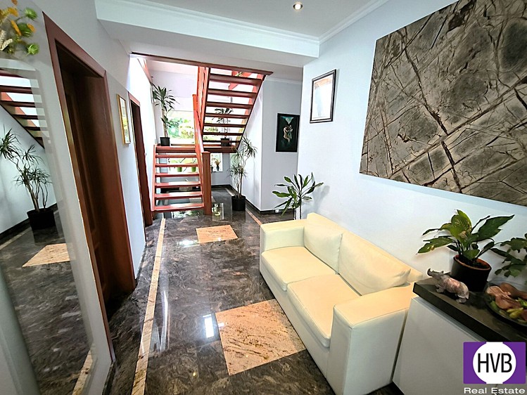 Prodej rodinného domu 340 m², pozemek 1 126 m² - foto 4