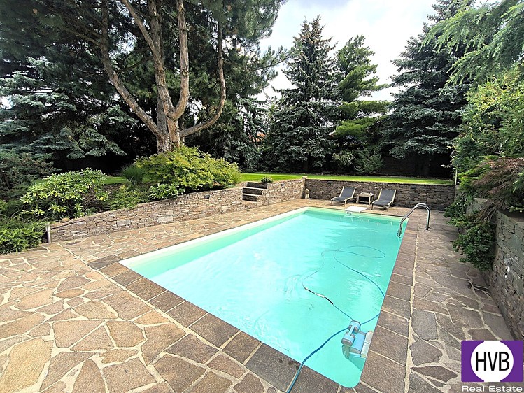 Prodej rodinného domu 340 m², pozemek 1 126 m² - foto 3