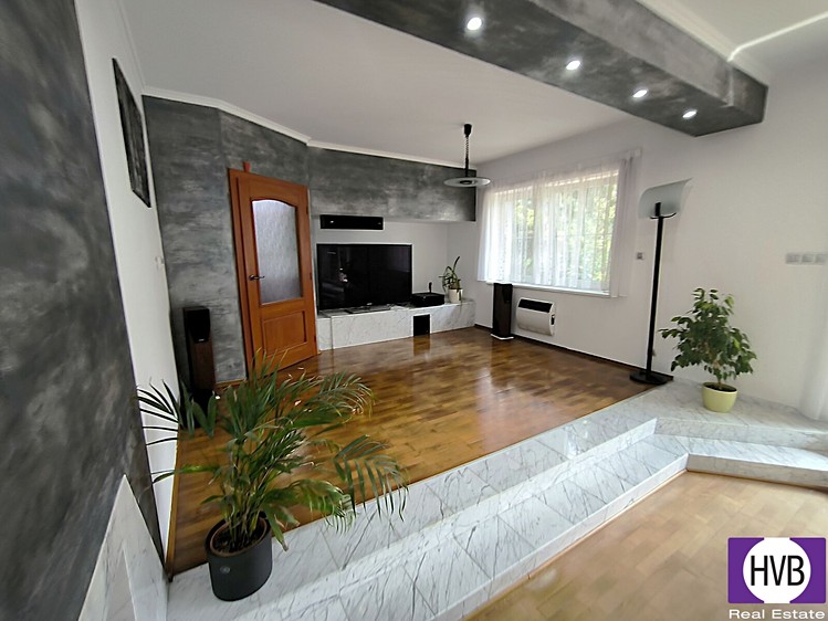 Prodej rodinného domu 340 m², pozemek 1 126 m² - foto 7