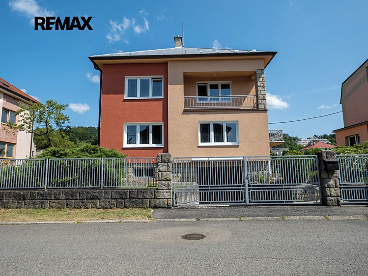 Prodej rodinného domu 180 m², pozemek 800 m² - foto 1