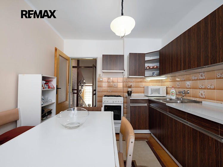 Prodej rodinného domu 180 m², pozemek 800 m² - foto 5