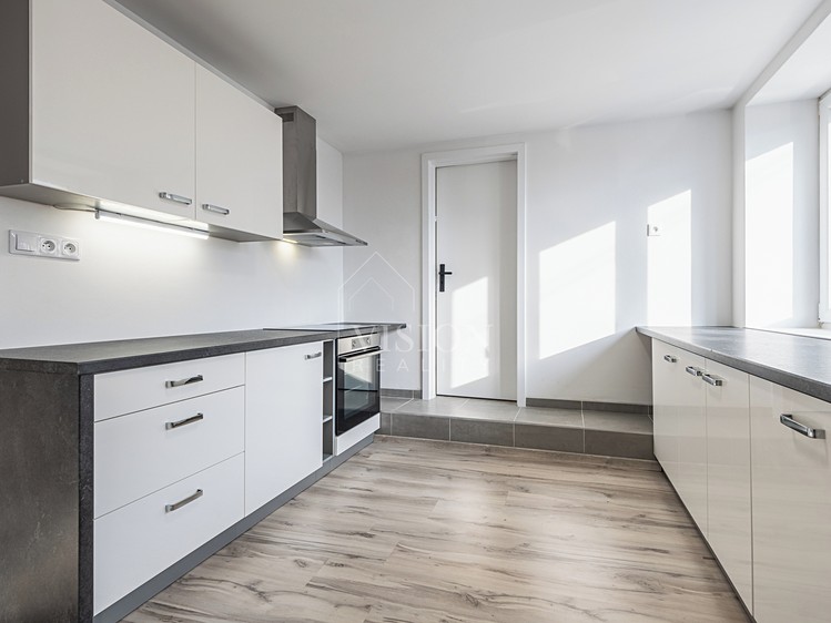 Prodej rodinného domu 180 m², pozemek 221 m² - foto 3
