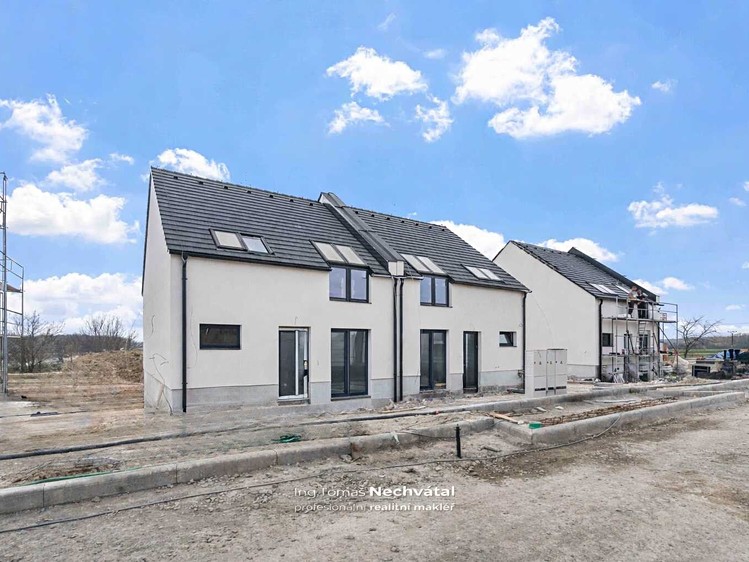 Prodej rodinného domu 118 m², pozemek 538 m² - foto 2