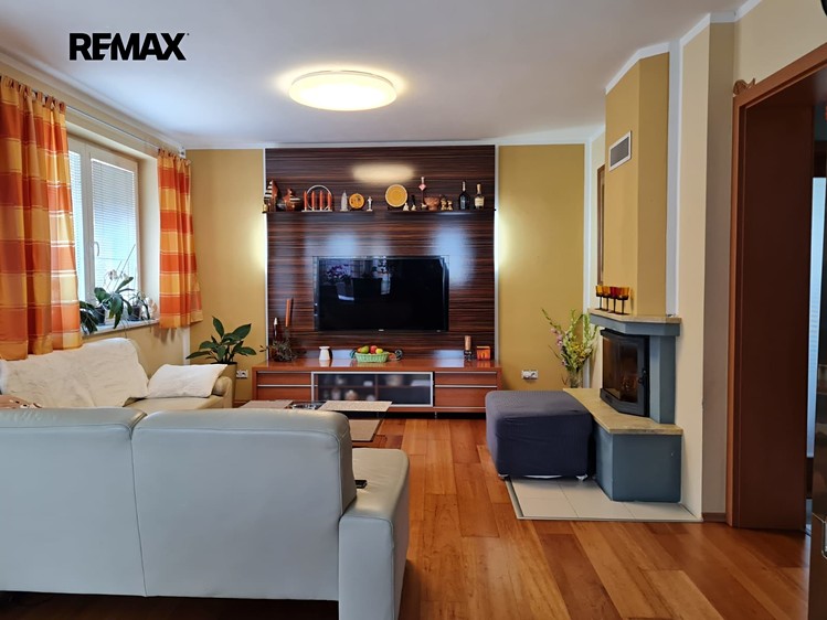 Prodej rodinného domu 217 m², pozemek 1 917 m² - foto 4