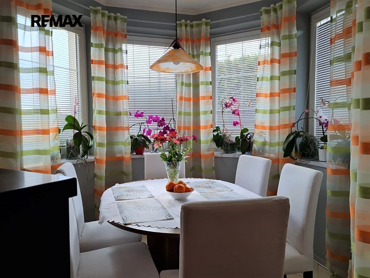 Prodej rodinného domu 217 m², pozemek 1 917 m² - foto 3