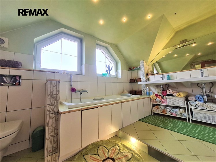 Prodej rodinného domu 217 m², pozemek 1 917 m² - foto 7