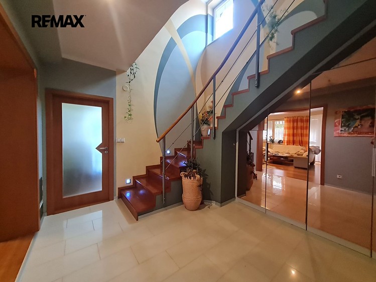 Prodej rodinného domu 217 m², pozemek 1 917 m² - foto 5