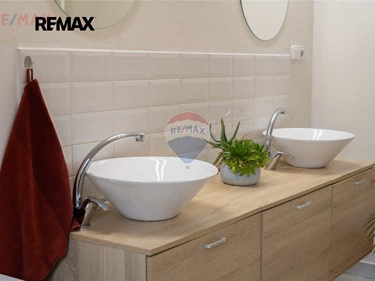 Prodej rodinného domu 193 m², pozemek 675 m² - foto 5