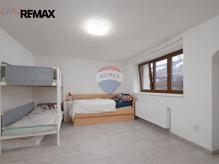 Prodej rodinného domu 193 m², pozemek 675 m² - foto 6