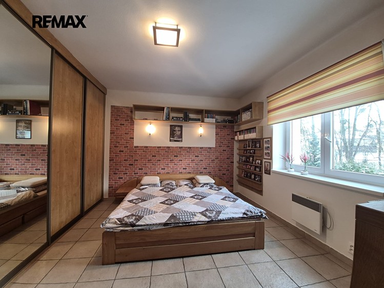 Prodej rodinného domu 680 m², pozemek 1 212 m² - foto 3