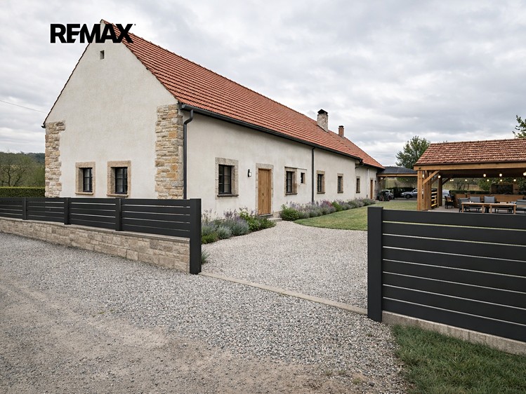 Prodej rodinného domu 354 m², pozemek 1 368 m² - foto 2