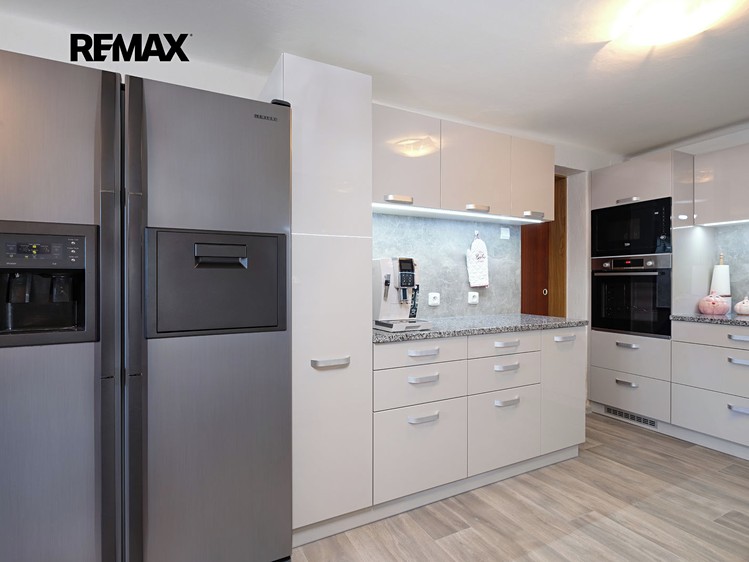 Prodej rodinného domu 160 m², pozemek 1 546 m² - foto 2