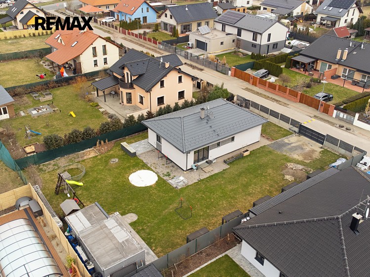 Prodej rodinného domu 92 m², pozemek 738 m² - foto 1