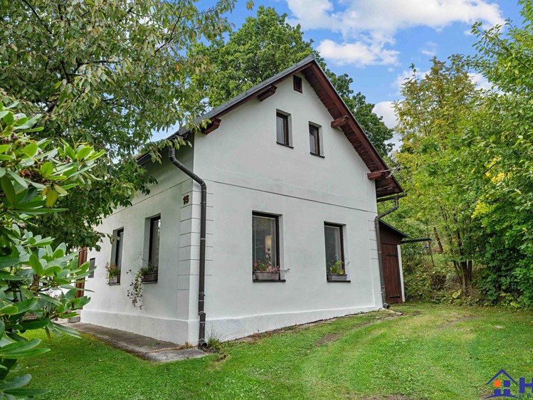 Prodej rodinného domu 194 m², pozemek 587 m² - foto 1