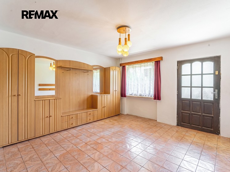 Prodej rodinného domu 189 m², pozemek 596 m² - foto 2
