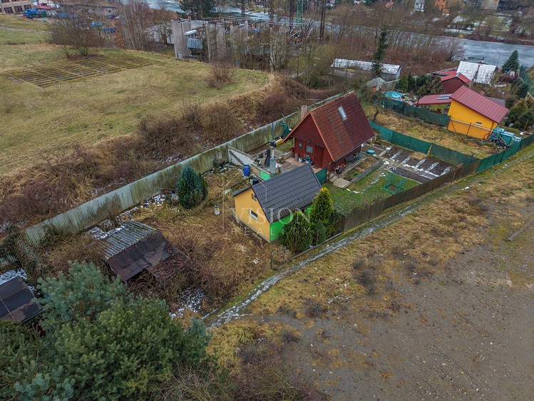Prodej chaty 18 m², pozemek 126 m² - foto 1