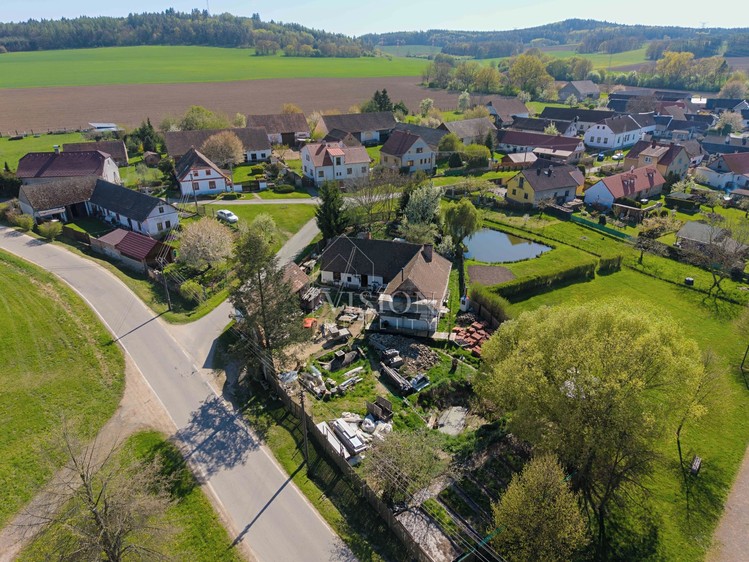 Prodej rodinného domu 145 m², pozemek 1 720 m² - foto 1