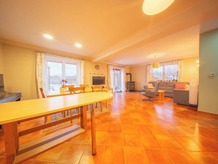 Prodej rodinného domu 200 m², pozemek 882 m² - foto 8