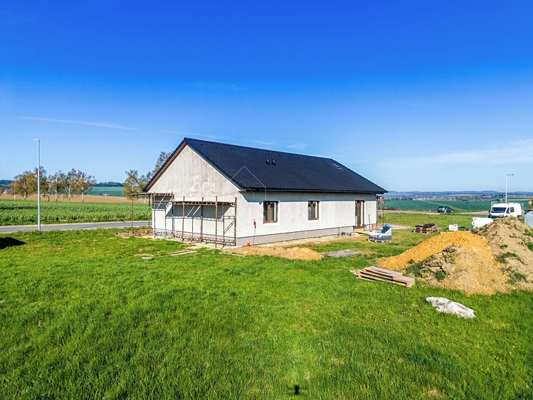 Prodej rodinného domu 114 m², pozemek 697 m² - foto 1