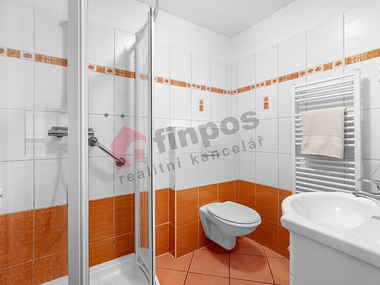Prodej rodinného domu 140 m², pozemek 174 m² - foto 2
