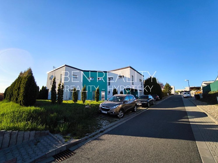 Prodej rodinného domu 275 m², pozemek 580 m² - foto 1