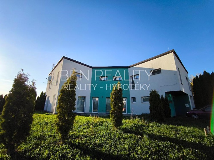 Prodej rodinného domu 275 m², pozemek 580 m² - foto 2