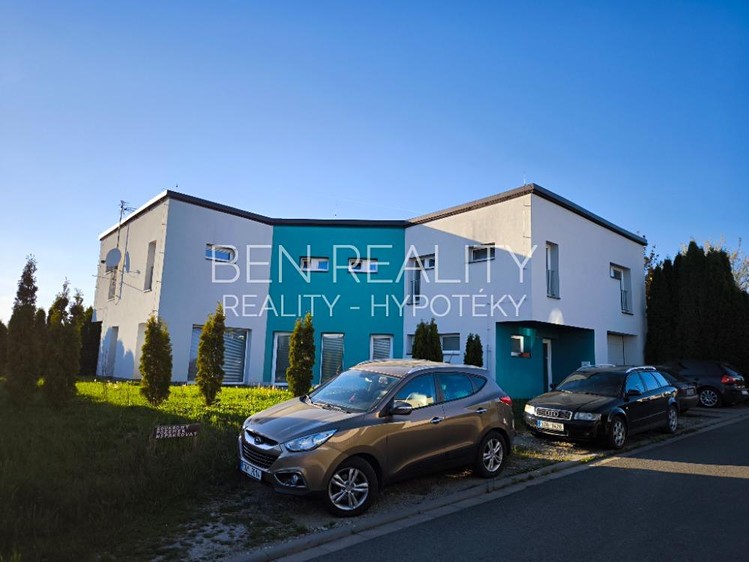 Prodej rodinného domu 275 m², pozemek 580 m² - foto 4