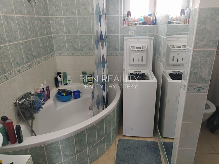 Prodej rodinného domu 275 m², pozemek 580 m² - foto 6