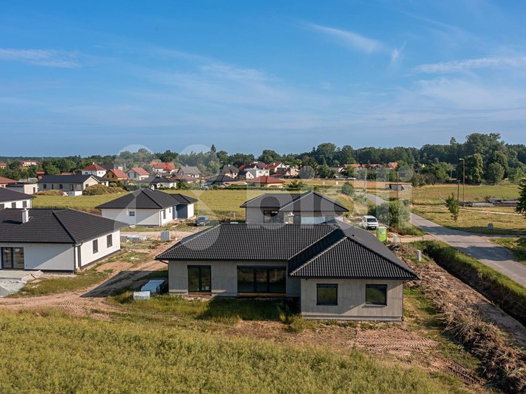 Prodej rodinného domu 122 m², pozemek 1 366 m² - foto 1