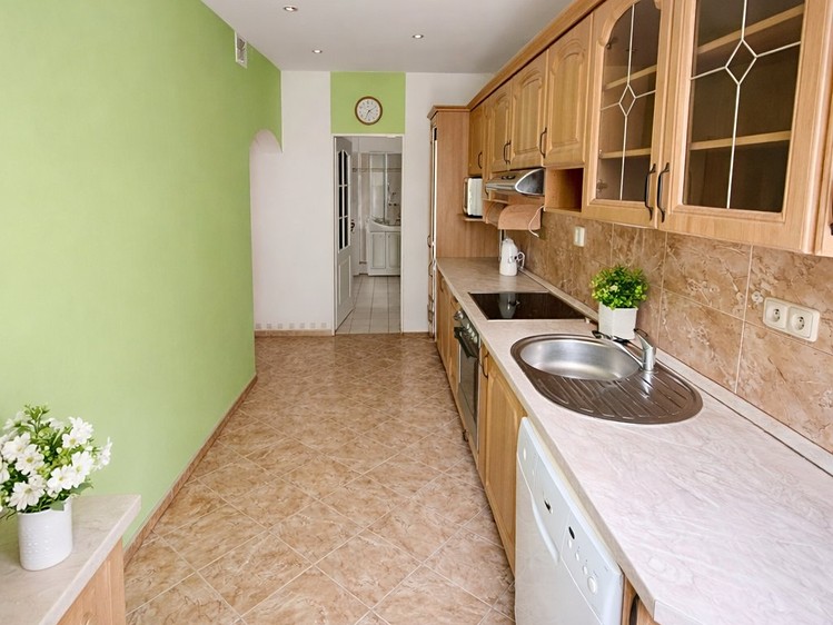 Prodej rodinného domu 194 m², pozemek 884 m² - foto 4