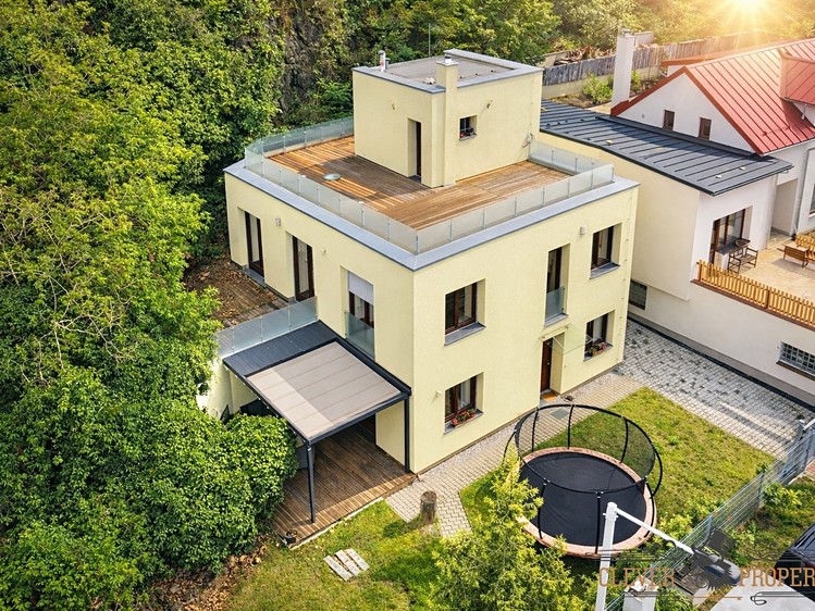 Prodej rodinného domu 260 m², pozemek 359 m² - foto 1