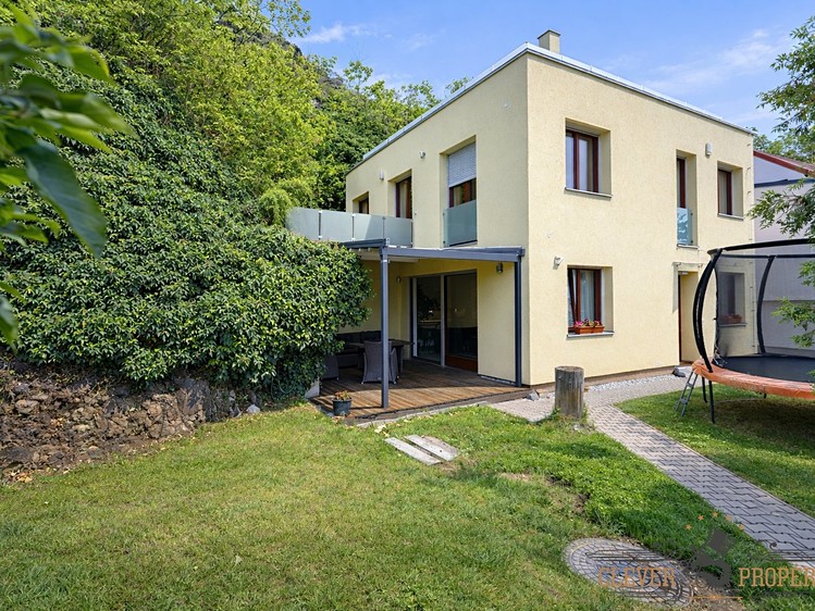 Prodej rodinného domu 260 m², pozemek 359 m² - foto 3