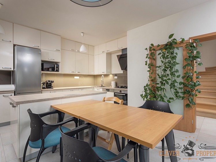 Prodej rodinného domu 260 m², pozemek 359 m² - foto 7