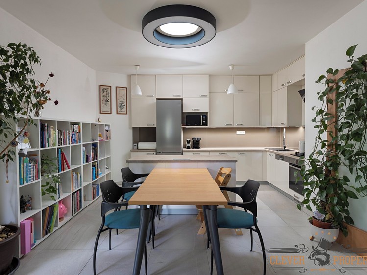 Prodej rodinného domu 260 m², pozemek 359 m² - foto 8