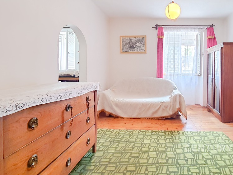 Prodej rodinného domu 850 m², pozemek 1 100 m² - foto 2