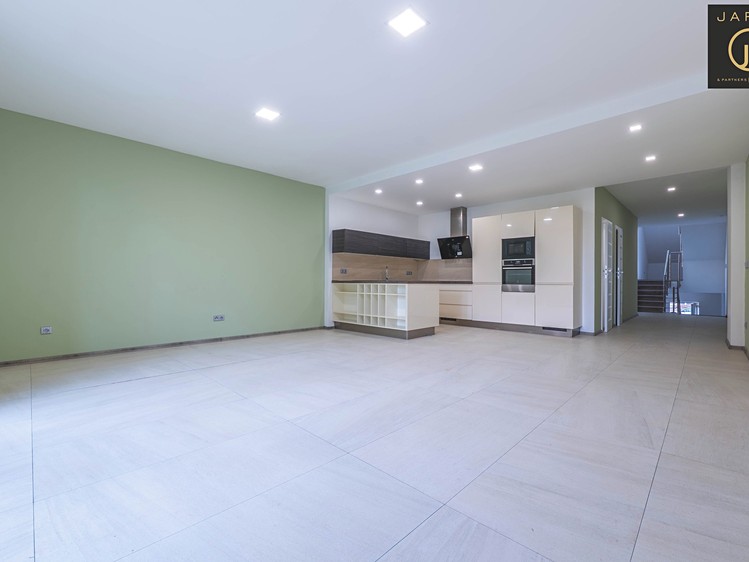 Prodej rodinného domu 178 m², pozemek 295 m² - foto 4