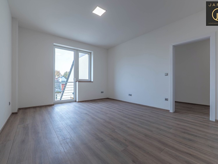 Prodej rodinného domu 178 m², pozemek 295 m² - foto 8