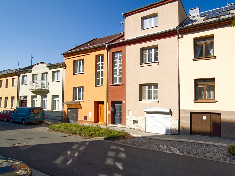 Prodej rodinného domu 250 m², pozemek 237 m² - foto 1