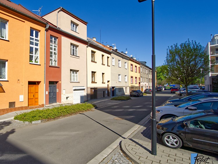 Prodej rodinného domu 250 m², pozemek 237 m² - foto 2