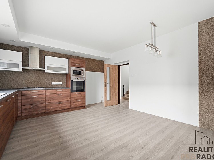 Prodej rodinného domu 190 m², pozemek 660 m² - foto 4