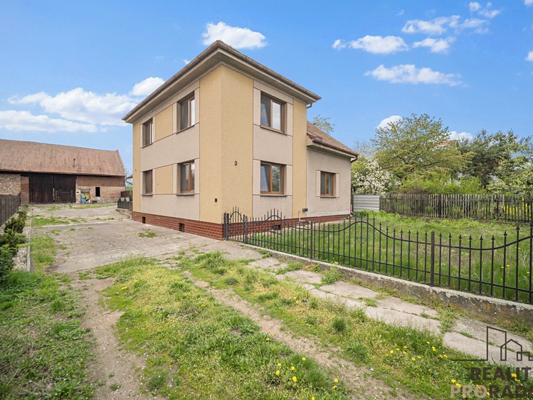 Prodej rodinného domu 190 m², pozemek 660 m² - foto 1