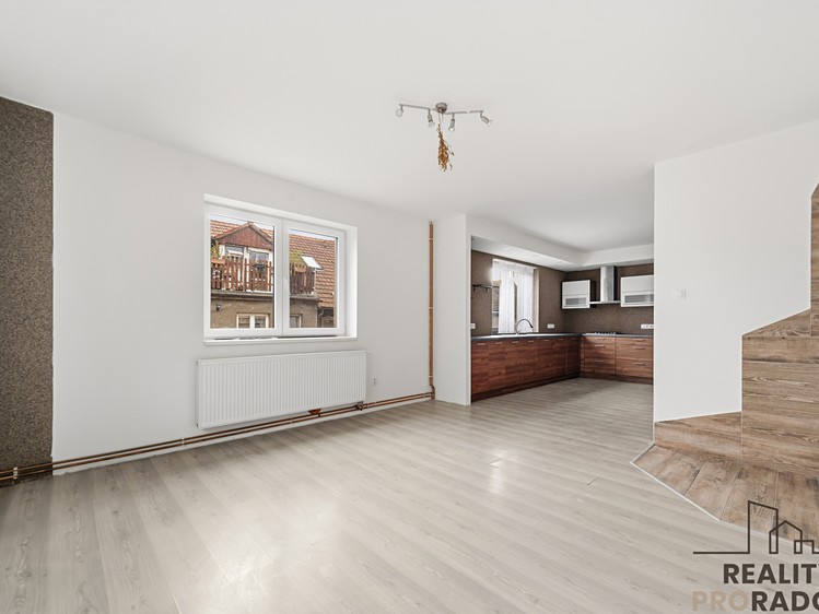 Prodej rodinného domu 190 m², pozemek 660 m² - foto 7