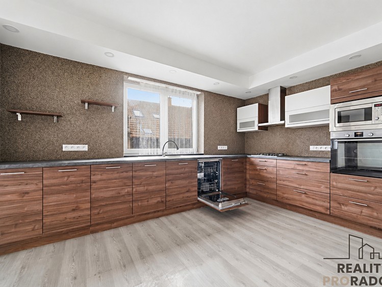 Prodej rodinného domu 190 m², pozemek 660 m² - foto 5