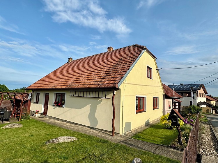 Prodej rodinného domu 115 m², pozemek 794 m² - foto 1