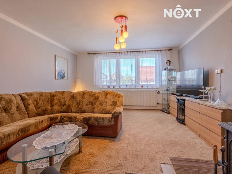 Prodej rodinného domu 214 m², pozemek 828 m² - foto 2